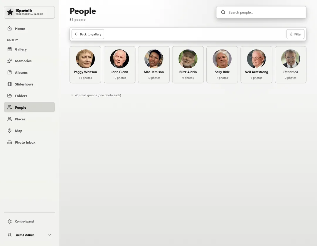 People: Find the familiar faces in your photos.